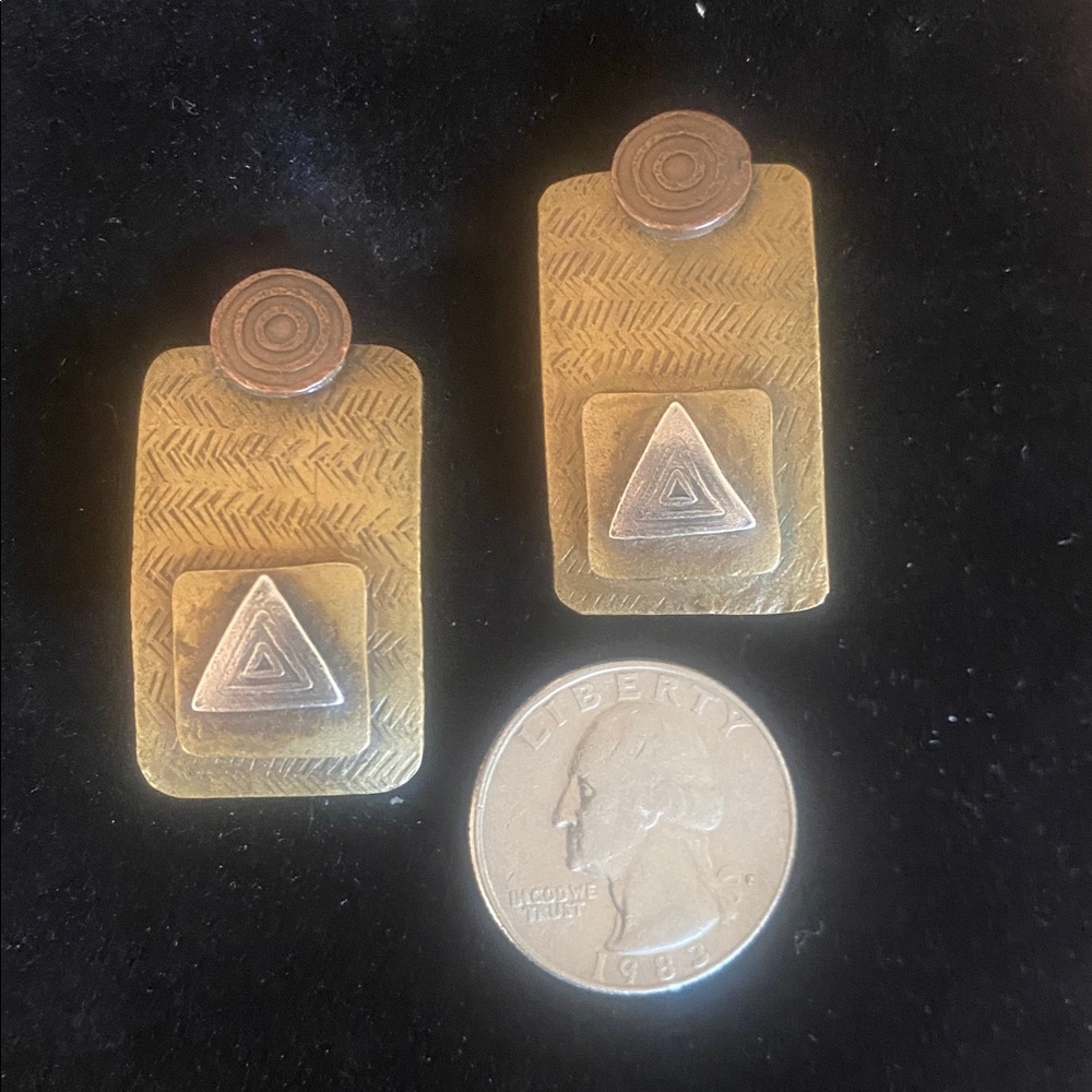 Vintage Geometric Clip On Earrings - Picture 2 of 4